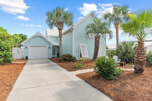 Interior - Newly Renovated! 2-min Walk to the Beach The Coastal Cottage by Avantstay (Panama City Beach)