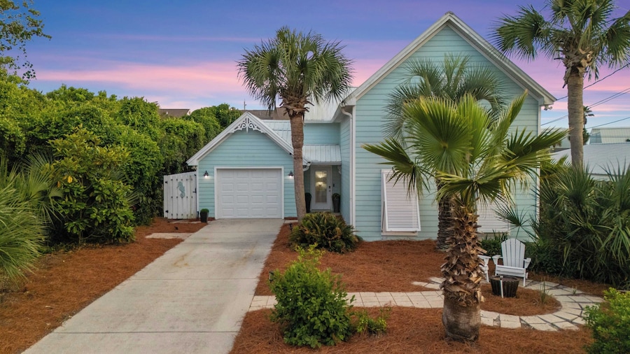 Newly Renovated! 2-min Walk to the Beach The Coastal Cottage by Avantstay