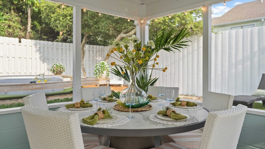 Newly Renovated! 2-min Walk to the Beach The Coastal Cottage by Avantstay