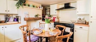 Beautiful 2 Bedroom Period Cottage