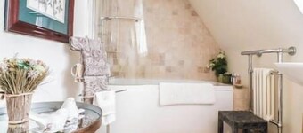 Beautiful 2 Bedroom Period Cottage