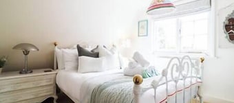 Beautiful 2 Bedroom Period Cottage