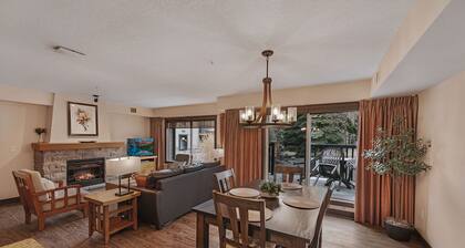 Spacious 2 bedroom 2 bathroom: sleeps 8/AC/pets ok/hot tub/near Banff