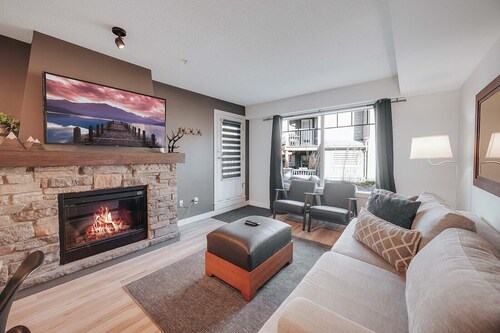 Charming 2BR condo near Canmore and Banff - Hot tub, gym, pet friendly