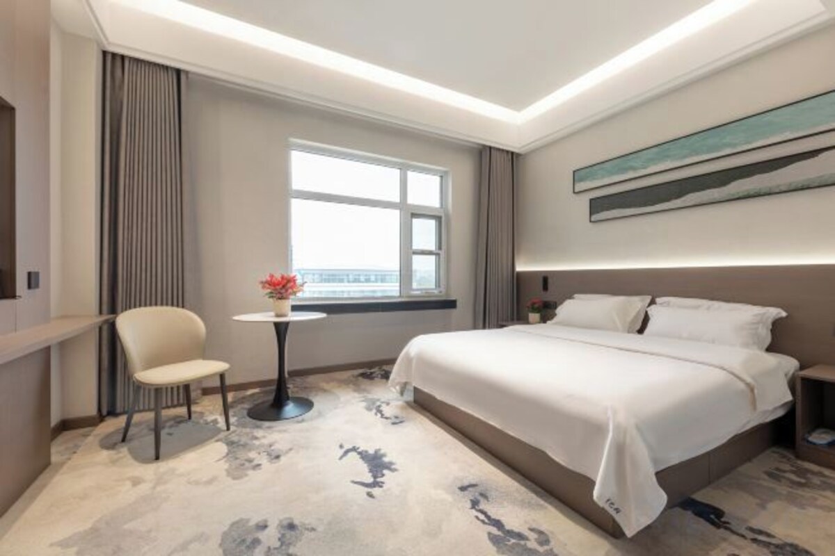 Deluxe Queen Room