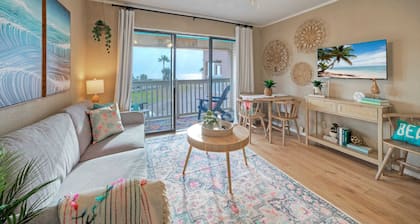 Private Balcony w/ Ocean View Pool & Hot Tub Access Ocean Echo by Avantstay