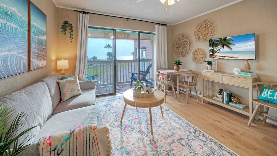 Private Balcony w/ Ocean View Pool & Hot Tub Access Ocean Echo by Avantstay