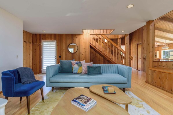 TV, fireplace, offices