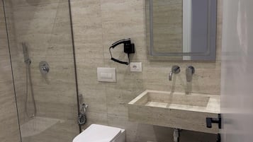 Comfort Triple Room, City View | Bathroom | Free toiletries, hair dryer, towels, soap