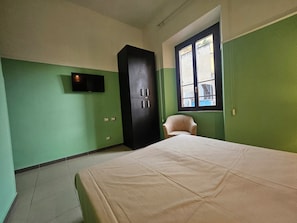 Kamer, 1 twee- of 2 eenpersoonsbedden, uitzicht op de stad | Een kluis op de kamer, verduisterende gordijnen, babybedden (toeslag)