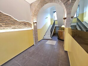 Reception - San Lorenzo One (Rome)