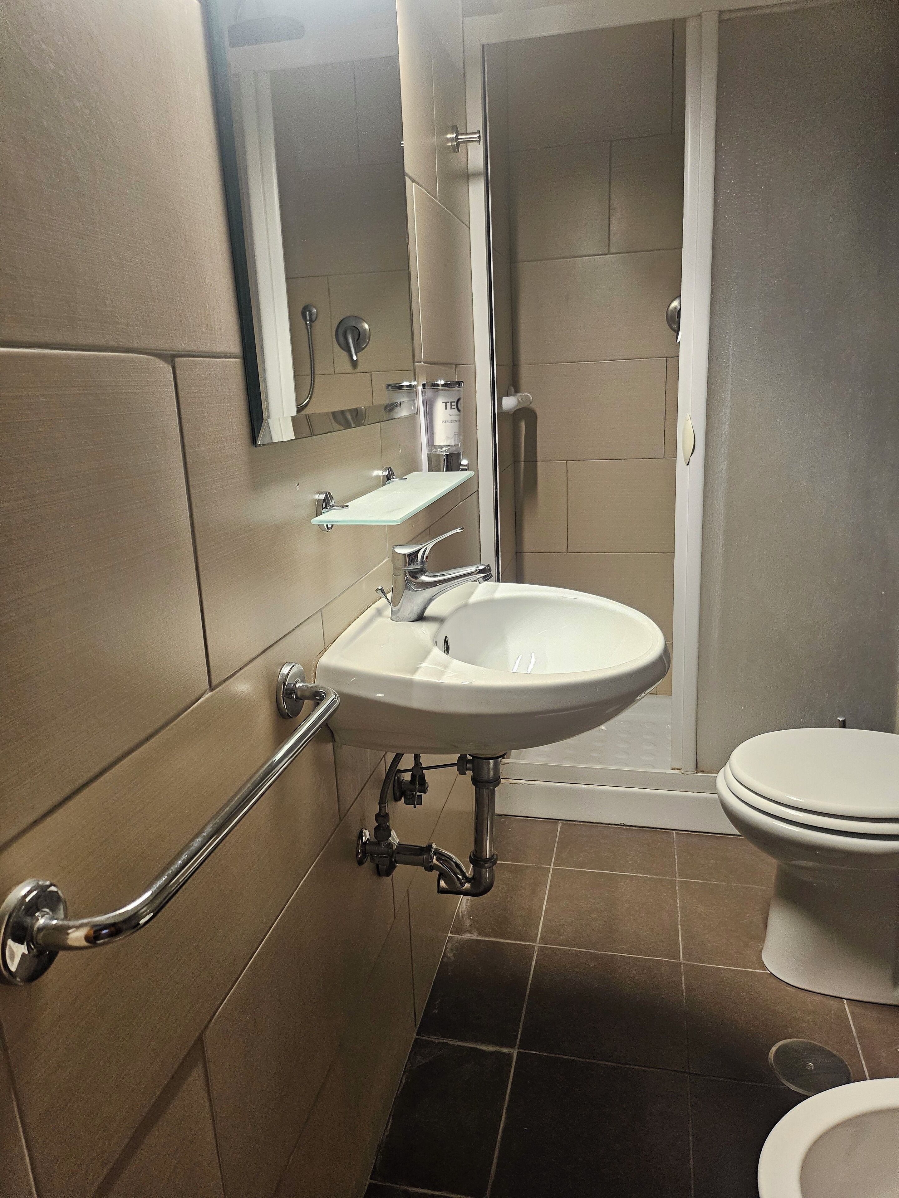 Double or Twin Room, City View | Bilik Mandi | Pancuran mandi, tuala disediakan, sabun, syampu 