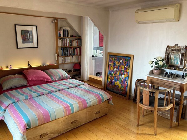 1 bedroom, iron/ironing board, free WiFi, bed sheets - Bedroom, bathroom and terrace in artist's loft-atelier. (Arcueil)