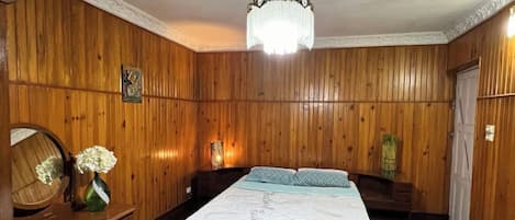 1 bedroom, in-room safe, desk, iron/ironing board