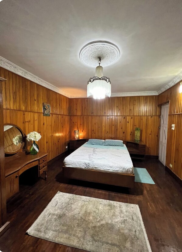 1 bedroom, in-room safe, desk, iron/ironing board
