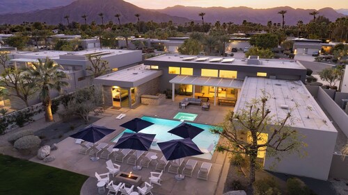 Sleeps 40 3 Luxe Villas Next to Empire Polo Club Putting Green & Pickleball