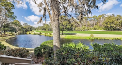 Stunning Townhome for 6 Near Beach with Pool