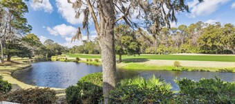 Stunning Townhome for 6 Near Beach with Pool