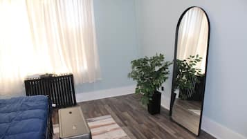 2 bedrooms, iron/ironing board, WiFi, bed sheets