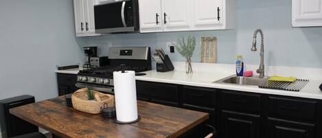 Frigorífic, microones, forn i placa de cuina