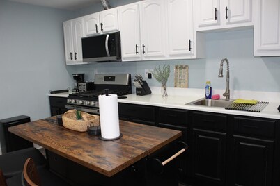 Stylish & Spacious Newark Retreat - Perfect for City Getaways!