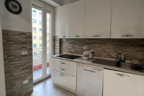 Réfrigérateur, four, plaque de cuisson, lave-vaisselle