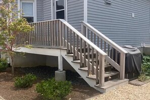 Exterior - Walk to the Beach & Summer festivities from 2-bedroom house w/WiFi & AC (Long Branch)