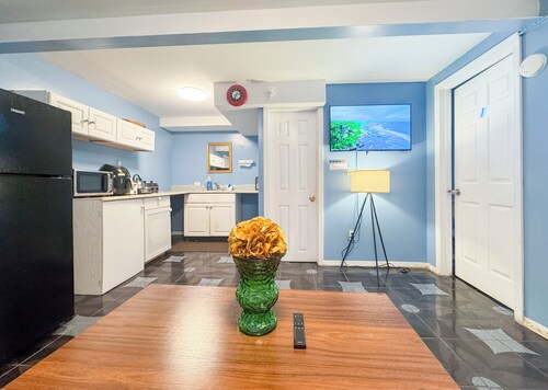 MASTER SUITE Studio- Private Entrance and Bathroom