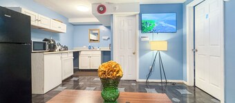 MASTER SUITE Studio- Private Entrance and Bathroom