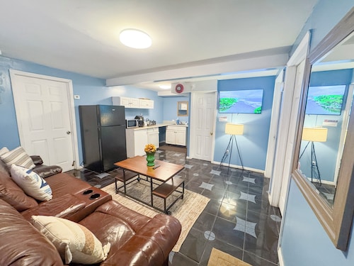 MASTER SUITE Studio- Private Entrance and Bathroom