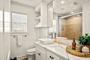 淋浴设施、吹风机、毛巾