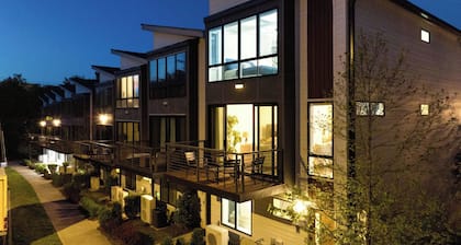 Luxe 4bdr w/ Balcony & Parking, 10 Mins to Broadway 9th Avenue by Avantstay