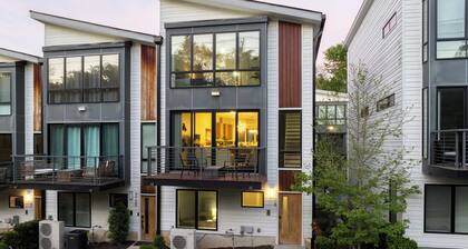 Luxe 4bdr w/ Balcony & Parking, 10 Mins to Broadway 9th Avenue by Avantstay