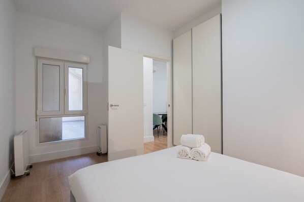 Iron/ironing board, free WiFi, bed sheets