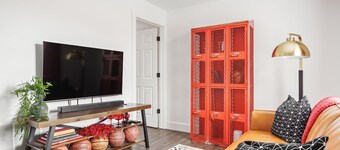 Assembly Hall Hideaway  - Walk to Stadiums!