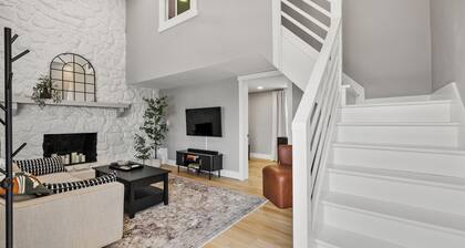 Hoosier HQ: Sleek 3-Bed Near IU