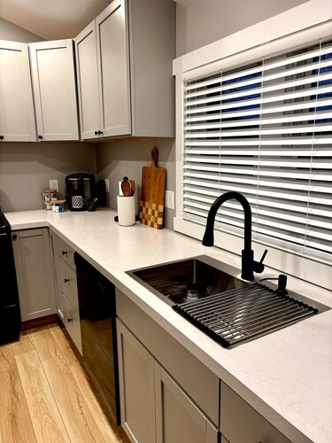 Hoosier HQ: Sleek 3-Bed Near IU