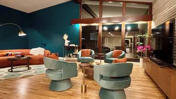 Smart TV, fireplace, video games, books