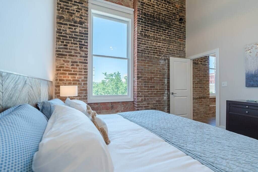 2 habitaciones, escritorio, tabla de planchar con plancha y wifi gratis 