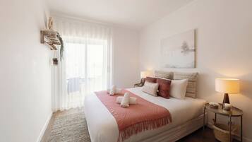 4 quartos, ferros/tábuas de passar roupa, berço de viagem