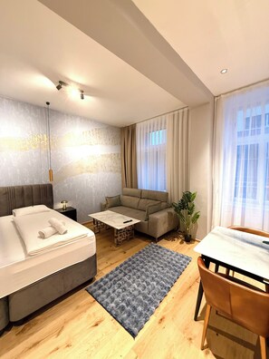 Luxury Apartment, Kitchen, City View | Pillow-top beds, soundproofing, free WiFi, bed sheets - Art Living Vienna (Vienna)