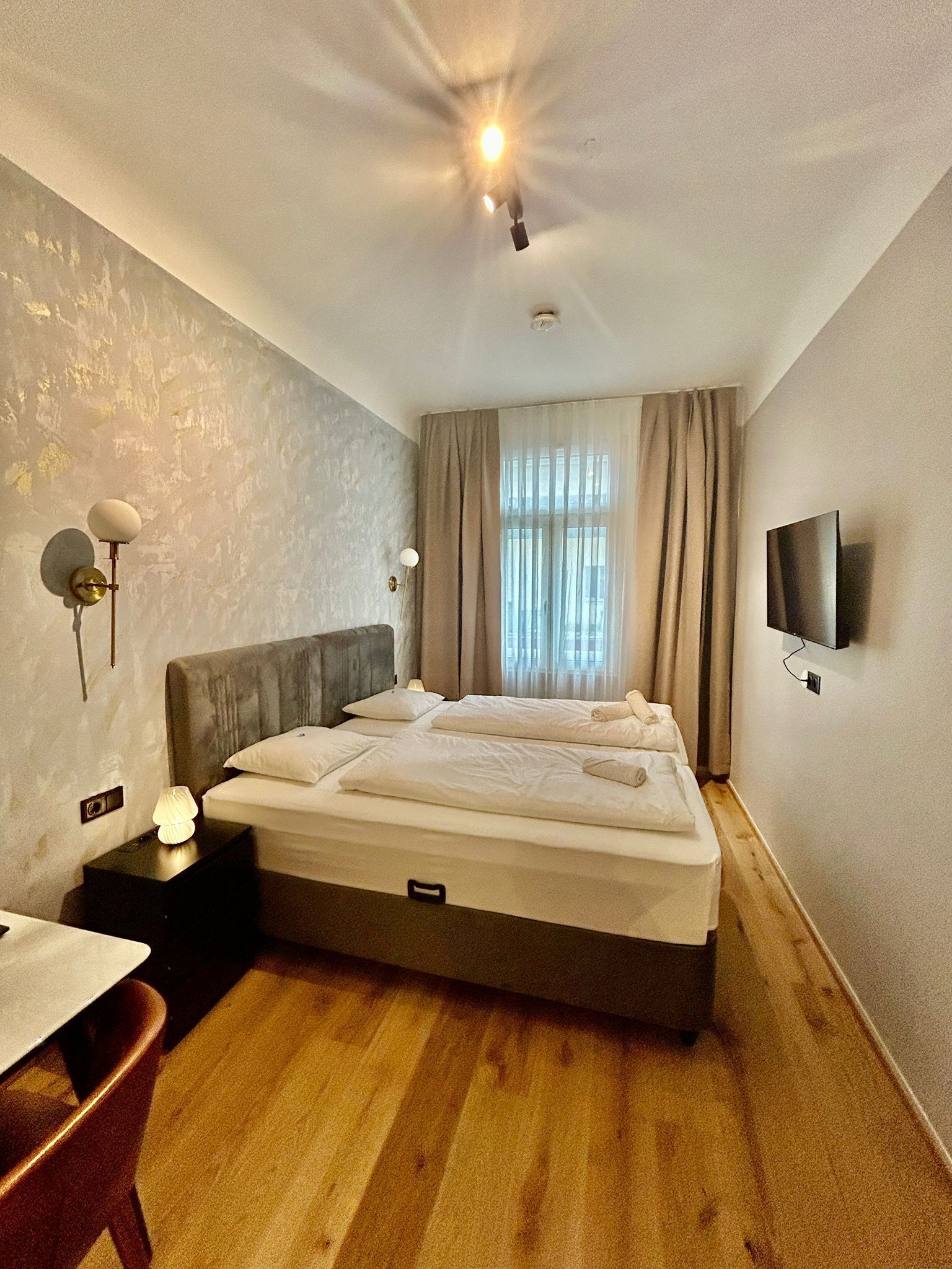 Luxury Apartment, Kitchen, City View | Pillowtop beds, soundproofing, free WiFi, bed sheets