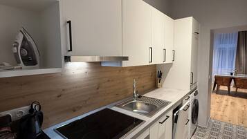 Luxury Apartment, 2 Bedrooms | Pillowtop beds, soundproofing, free WiFi, bed sheets