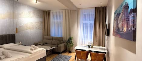 Luxury-Apartment, Küche, Stadtblick 5 | Pillowtop-Betten, schallisolierte Zimmer, kostenloses WLAN, Bettwäsche