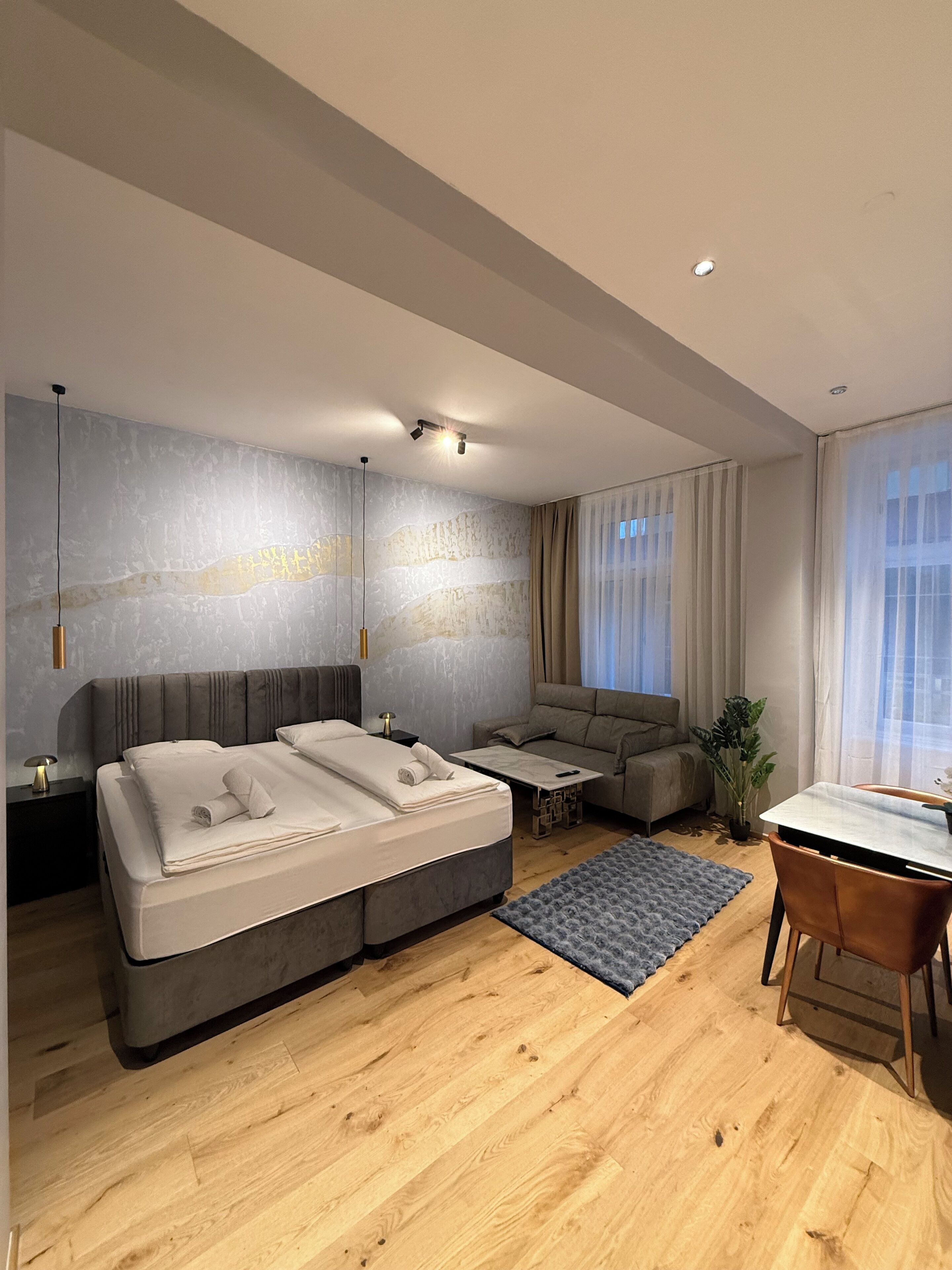 Luxury Apartment, 2 Bedrooms | Pillowtop beds, soundproofing, free WiFi, bed sheets
