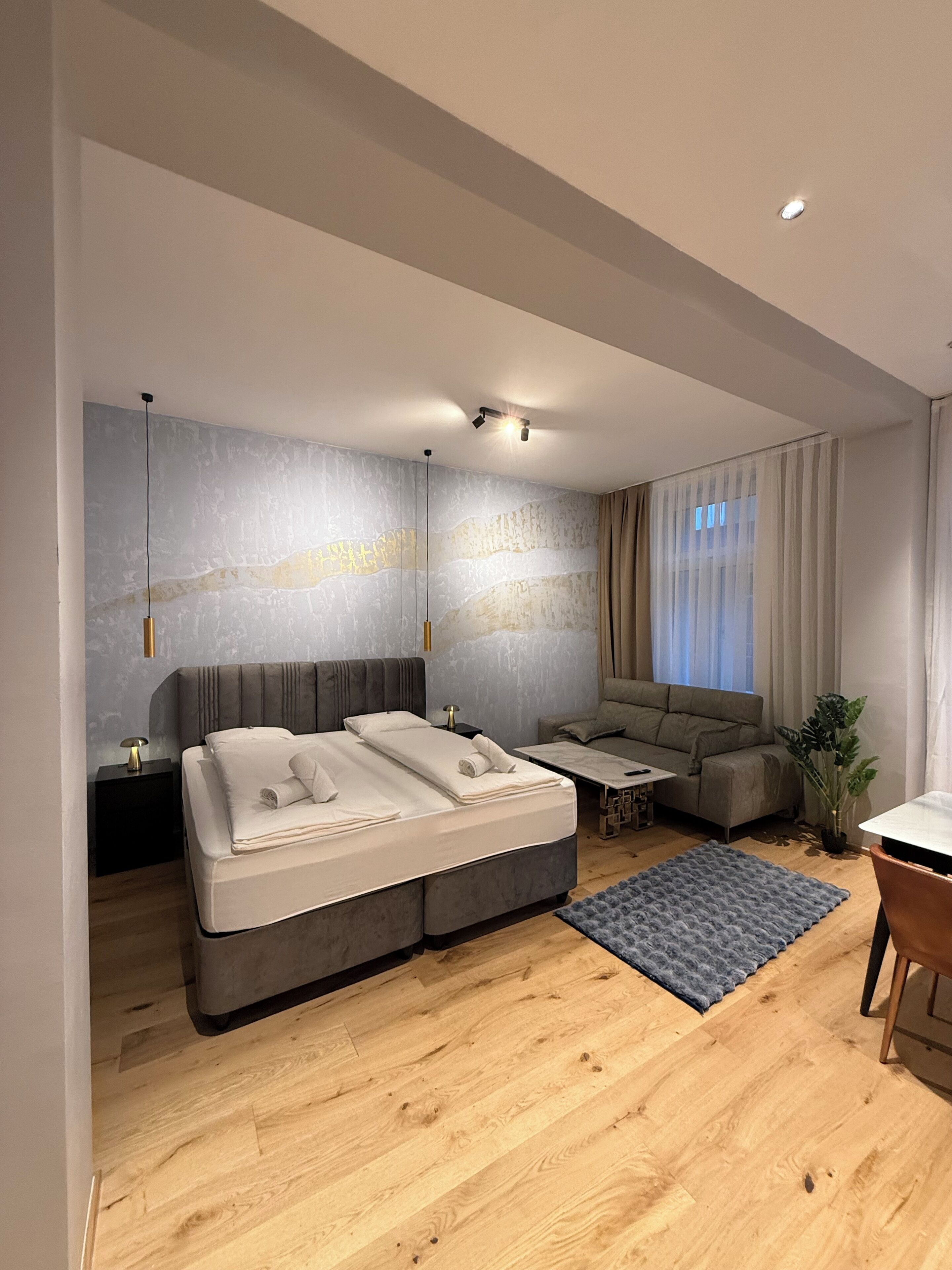 Luxury Apartment, 2 Bedrooms | Pillowtop beds, soundproofing, free WiFi, bed sheets