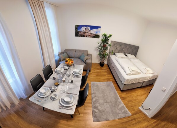 Een 35-inch smart-tv met digitale zenders