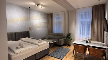 Luxury Apartment, 2 Bedrooms | Pillowtop beds, soundproofing, free WiFi, bed sheets