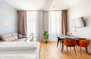 Pillowtop beds, soundproofing, free WiFi, bed sheets - Art Living Vienna (Vienna)