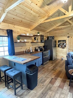 冰箱、微波炉、烤箱、炉灶